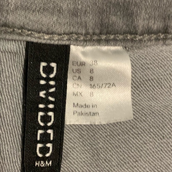 H&M DIVIDED grey high waisted shorts - Picture 3 of 3